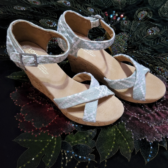 Toms Shoes - EUC Toms Heels